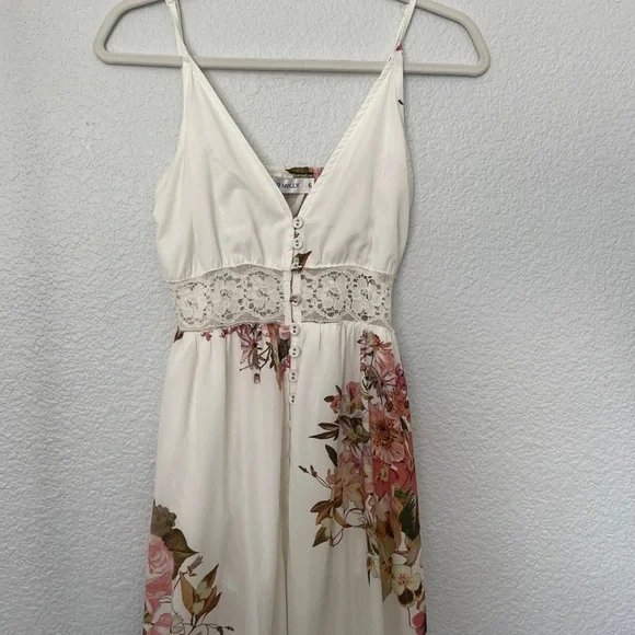 Hello Molly floral and lace maxi dress - Picture 3 of 13